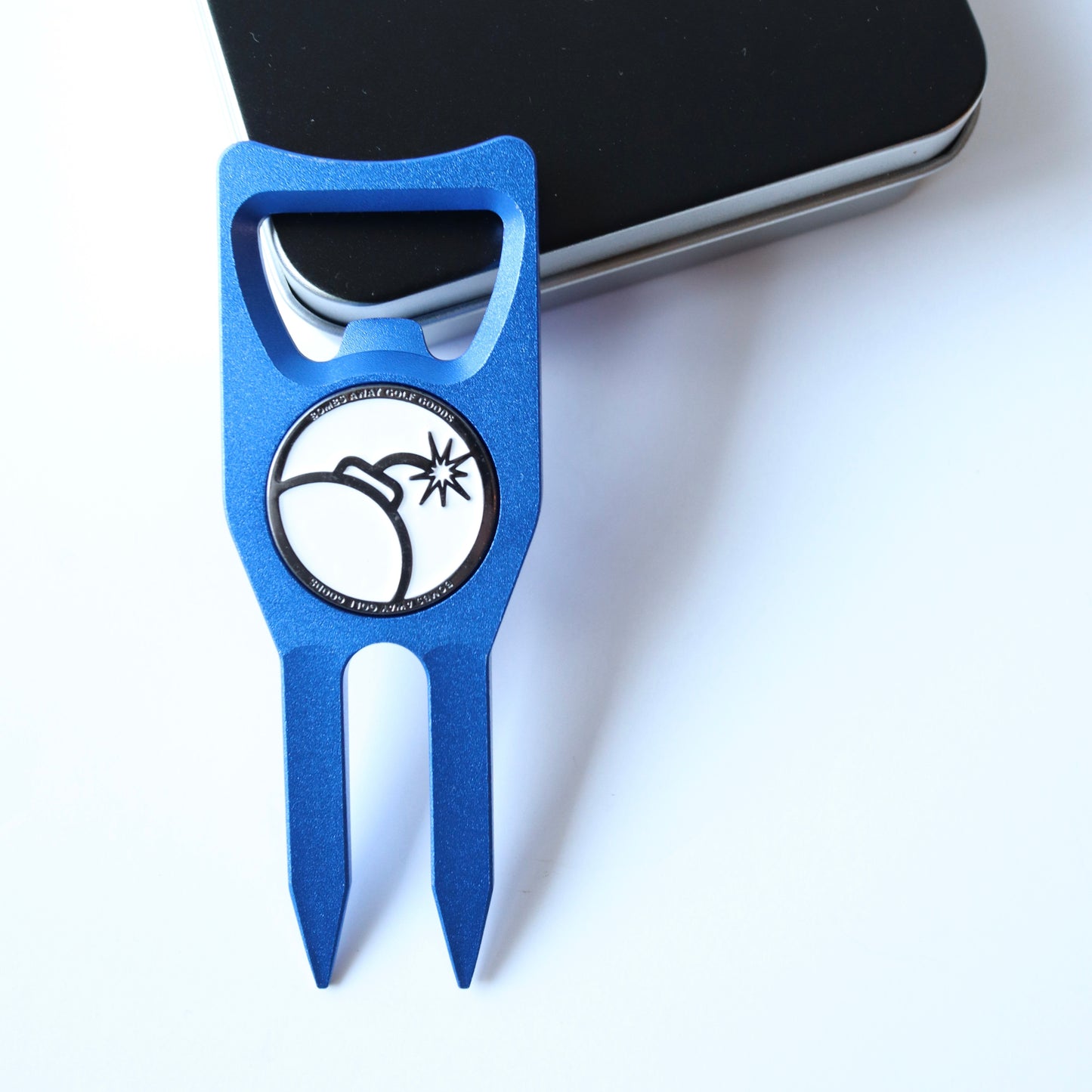 Divot tool