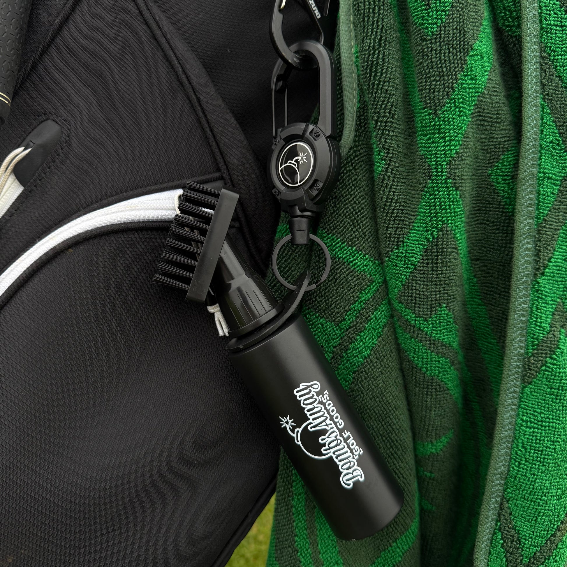 Golf club cleaning brush