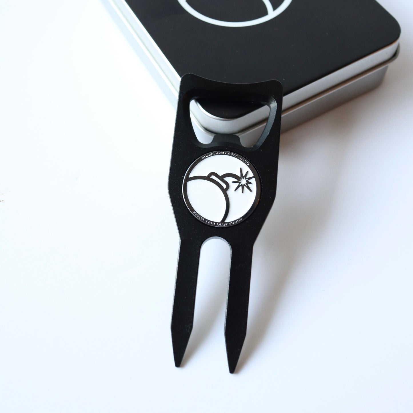 Divot tool